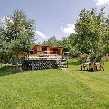 Country house Roulotte Pittoresque 4 Pers Avec Animaux Admis, Draps Et Menage Inclus - Fr-1-496-308 Saint-Germain-Lespinasse